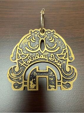 Vintage “Holiday Inn” Harbour View Gold-Tone/ Black Keychain